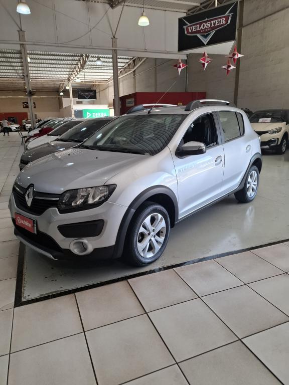 RENAULT Sandero - Foto