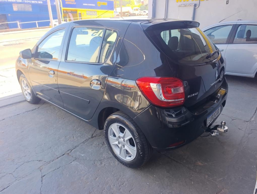 RENAULT Sandero - Foto