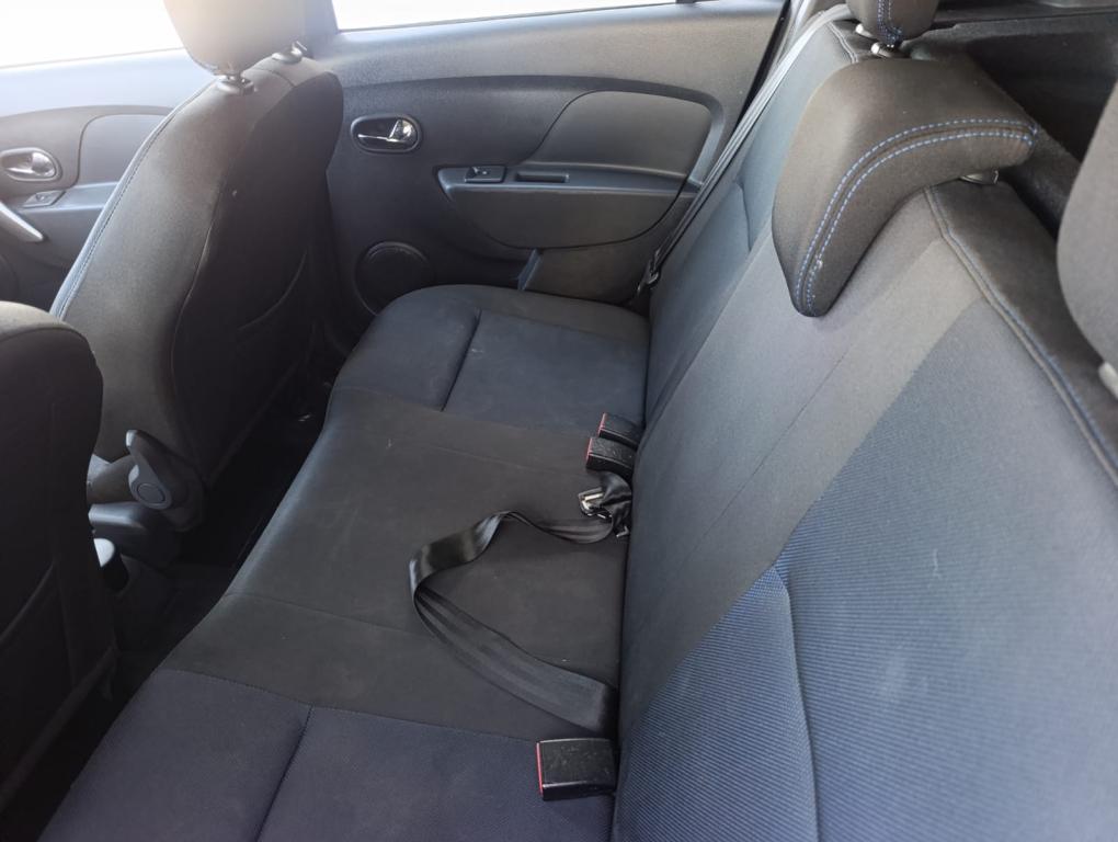 RENAULT Sandero - Foto