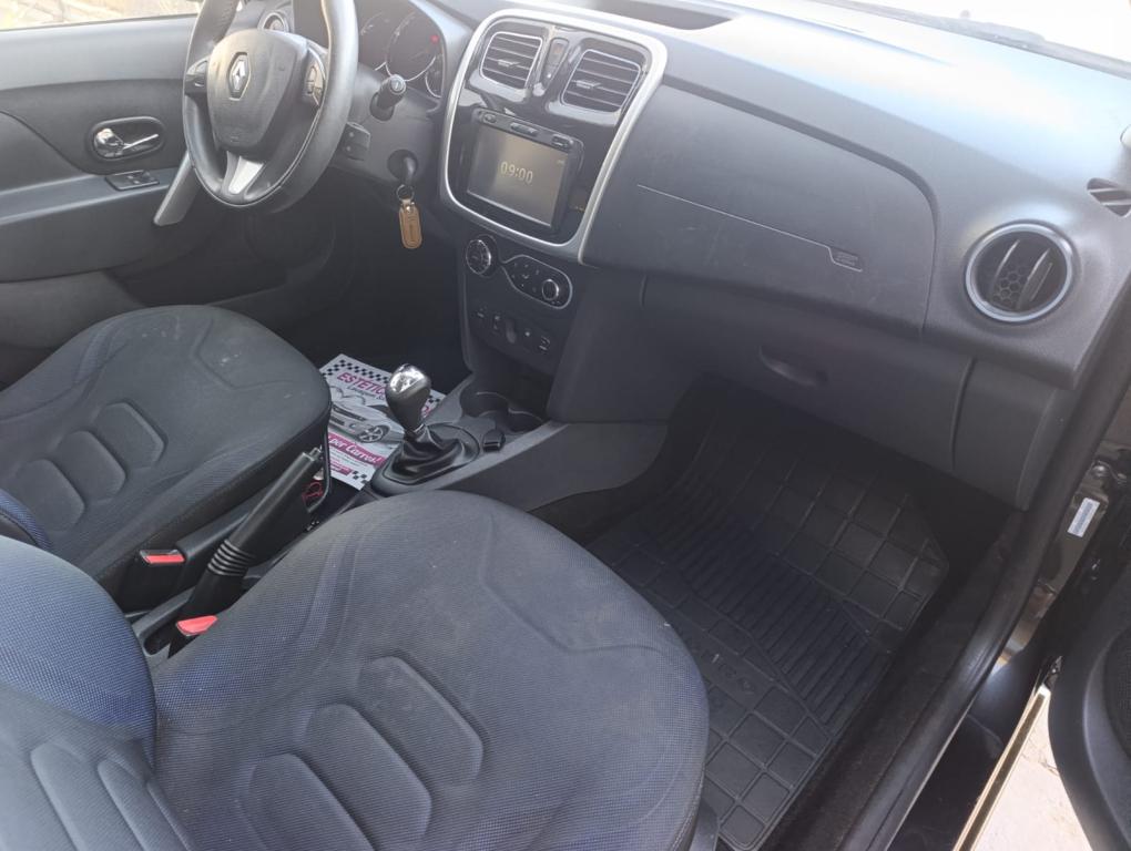 RENAULT Sandero - Foto