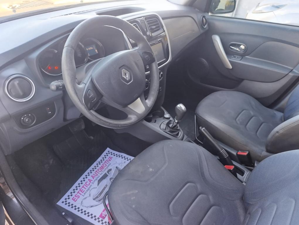 RENAULT Sandero - Foto