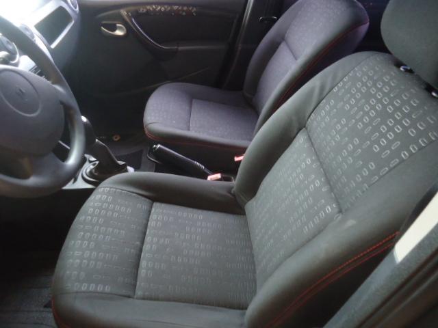 RENAULT Sandero - Foto