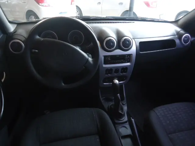 RENAULT Sandero - Foto