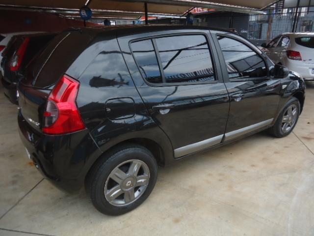 RENAULT Sandero - Foto