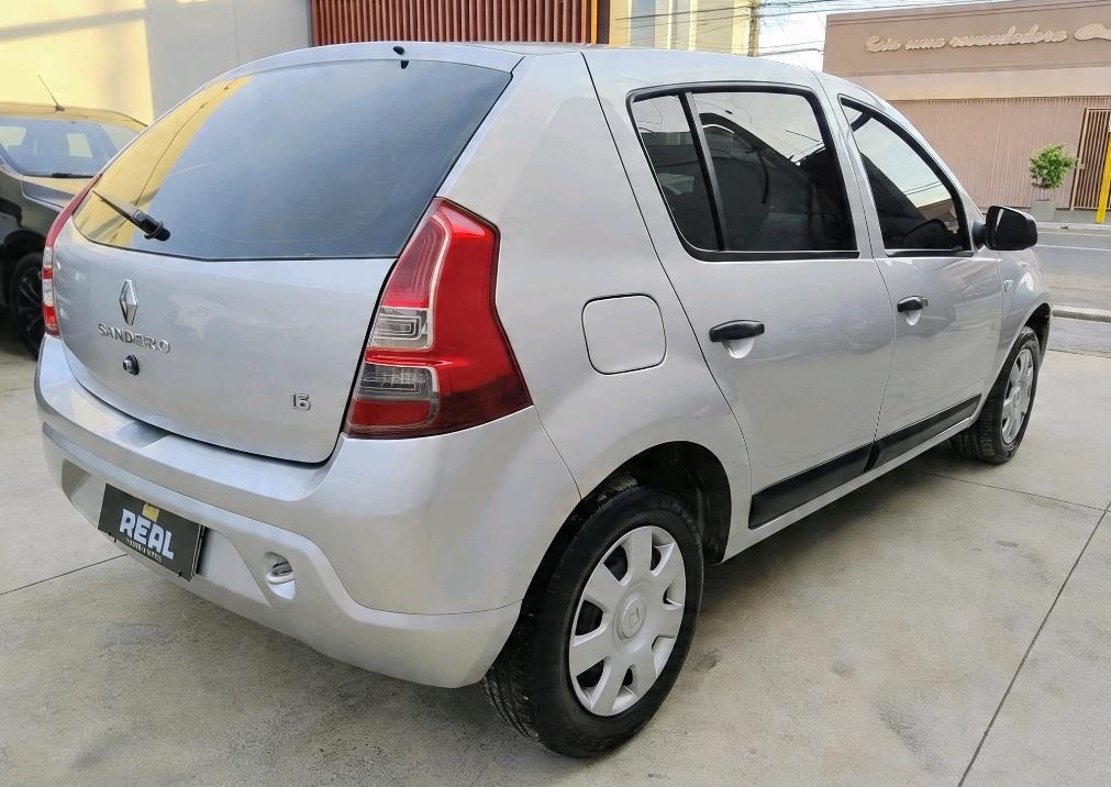 RENAULT Sandero - Foto
