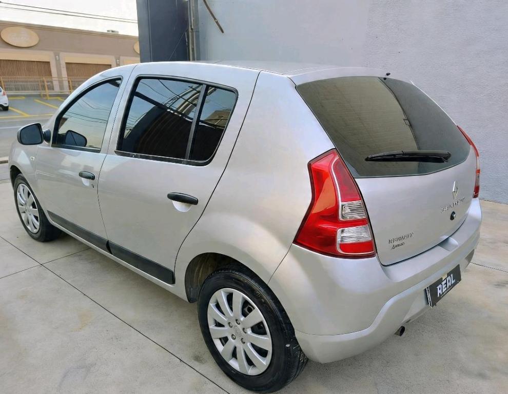 RENAULT Sandero - Foto