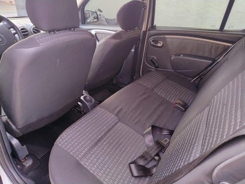 RENAULT Sandero - Foto