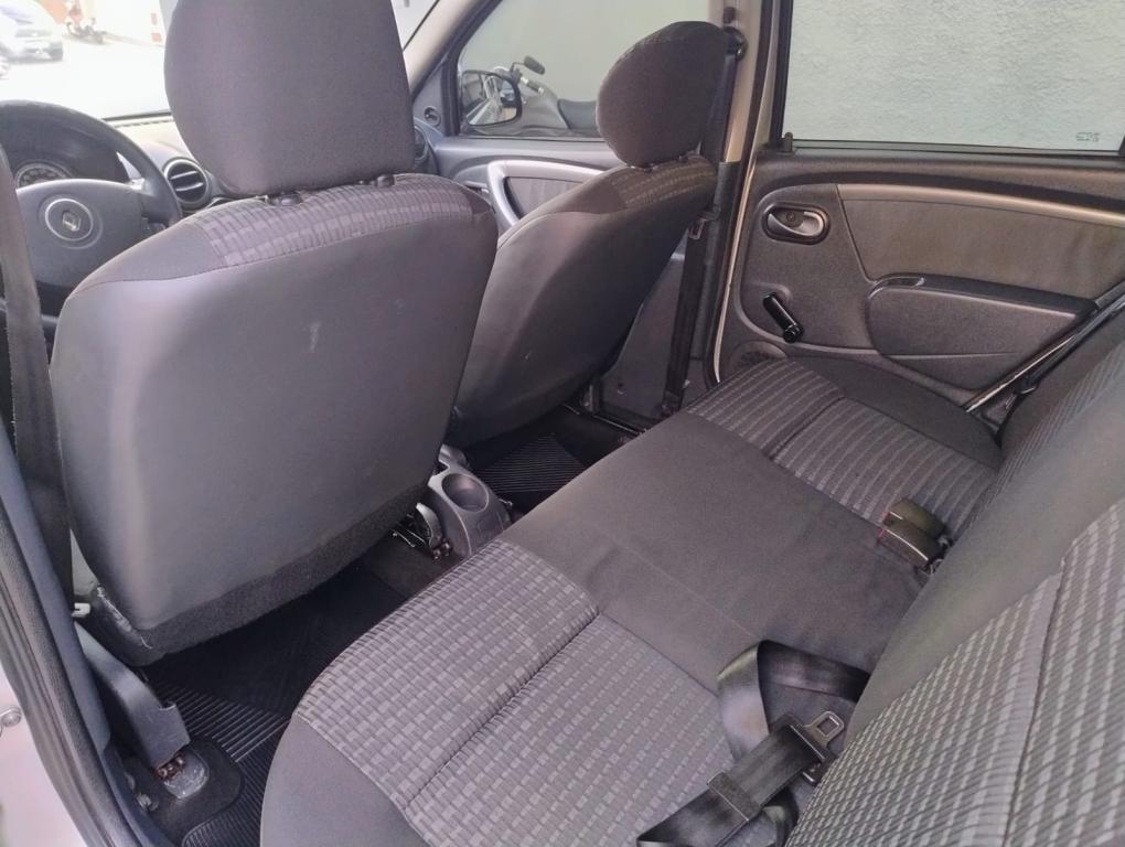 RENAULT Sandero - Foto