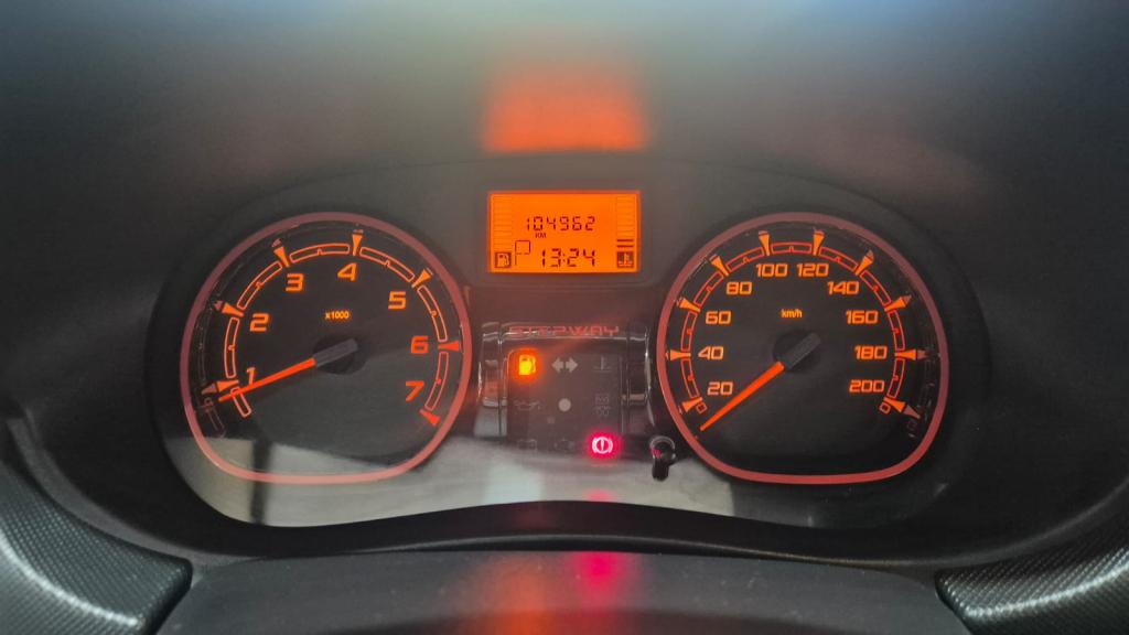 RENAULT Sandero - Foto