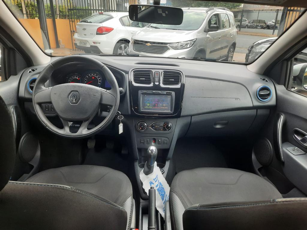 RENAULT Sandero - Foto