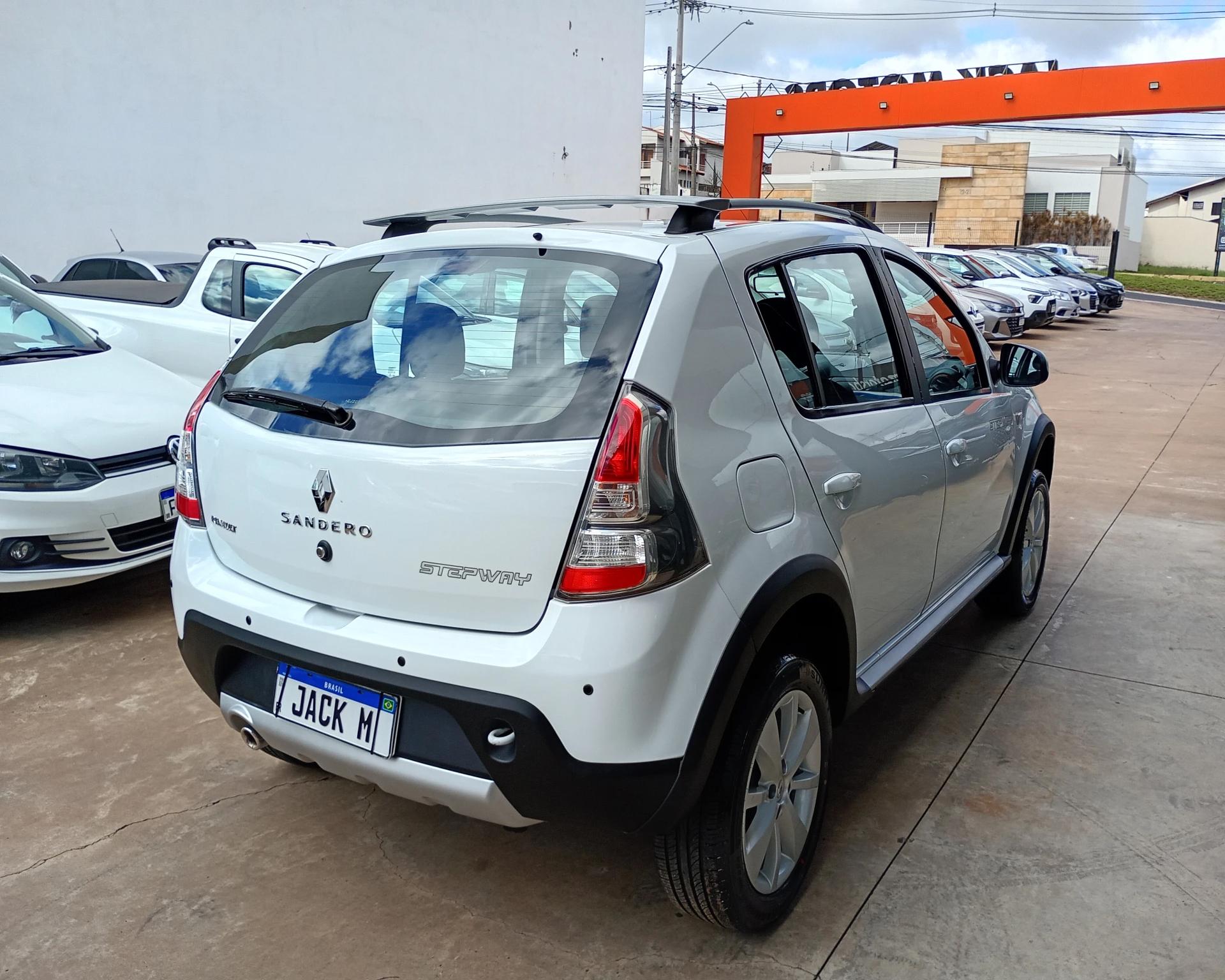 RENAULT Sandero - Foto