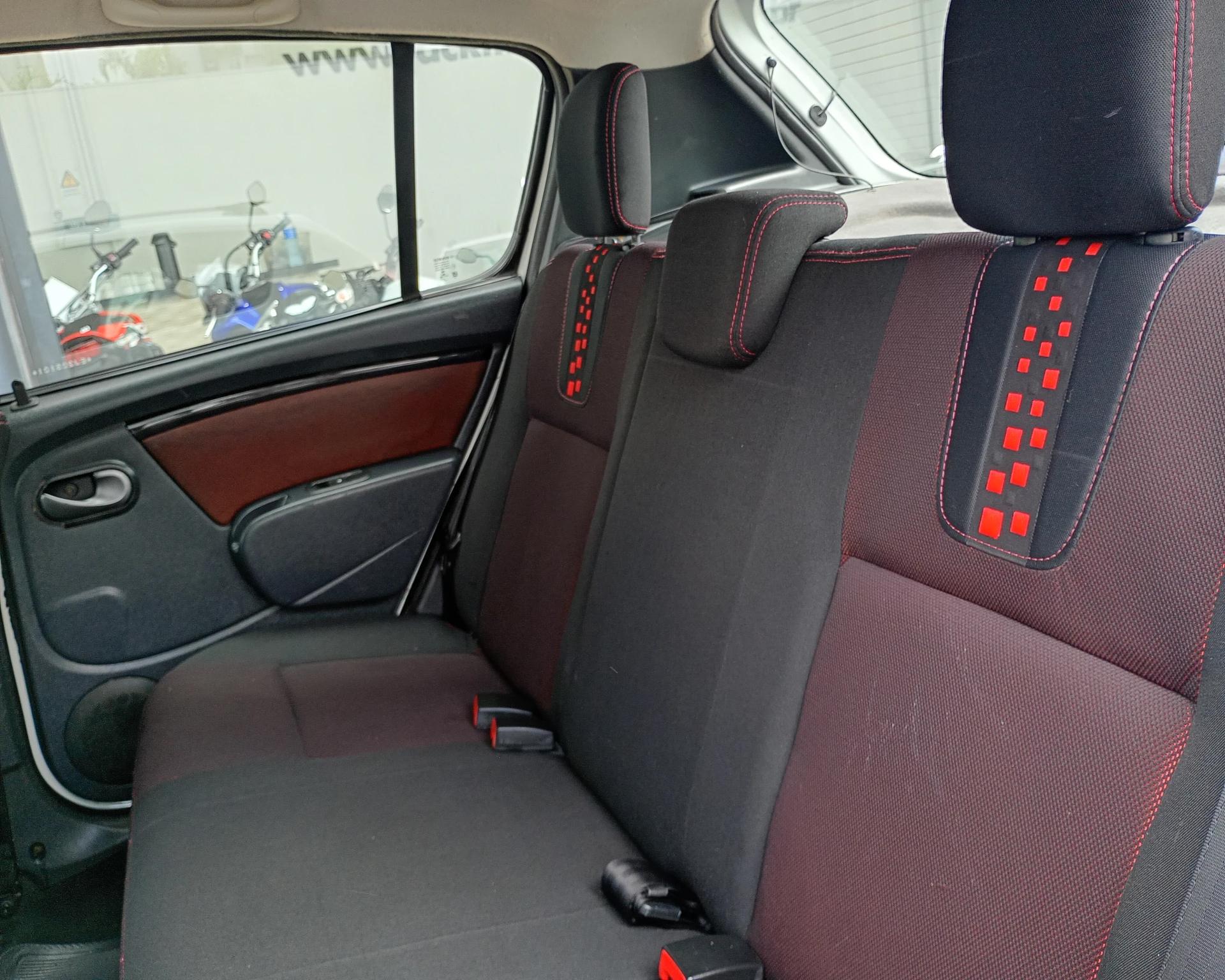RENAULT Sandero - Foto