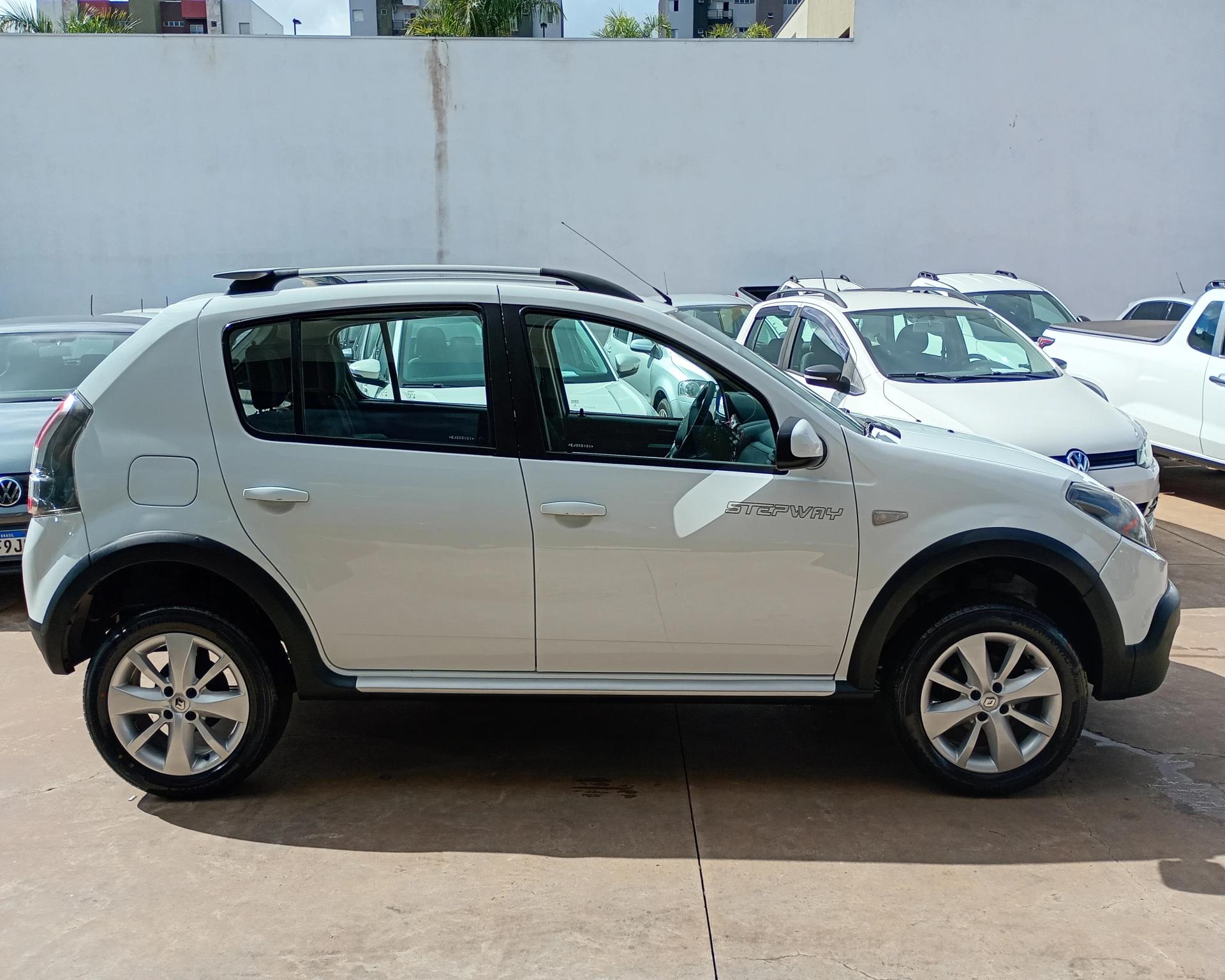 RENAULT Sandero - Foto