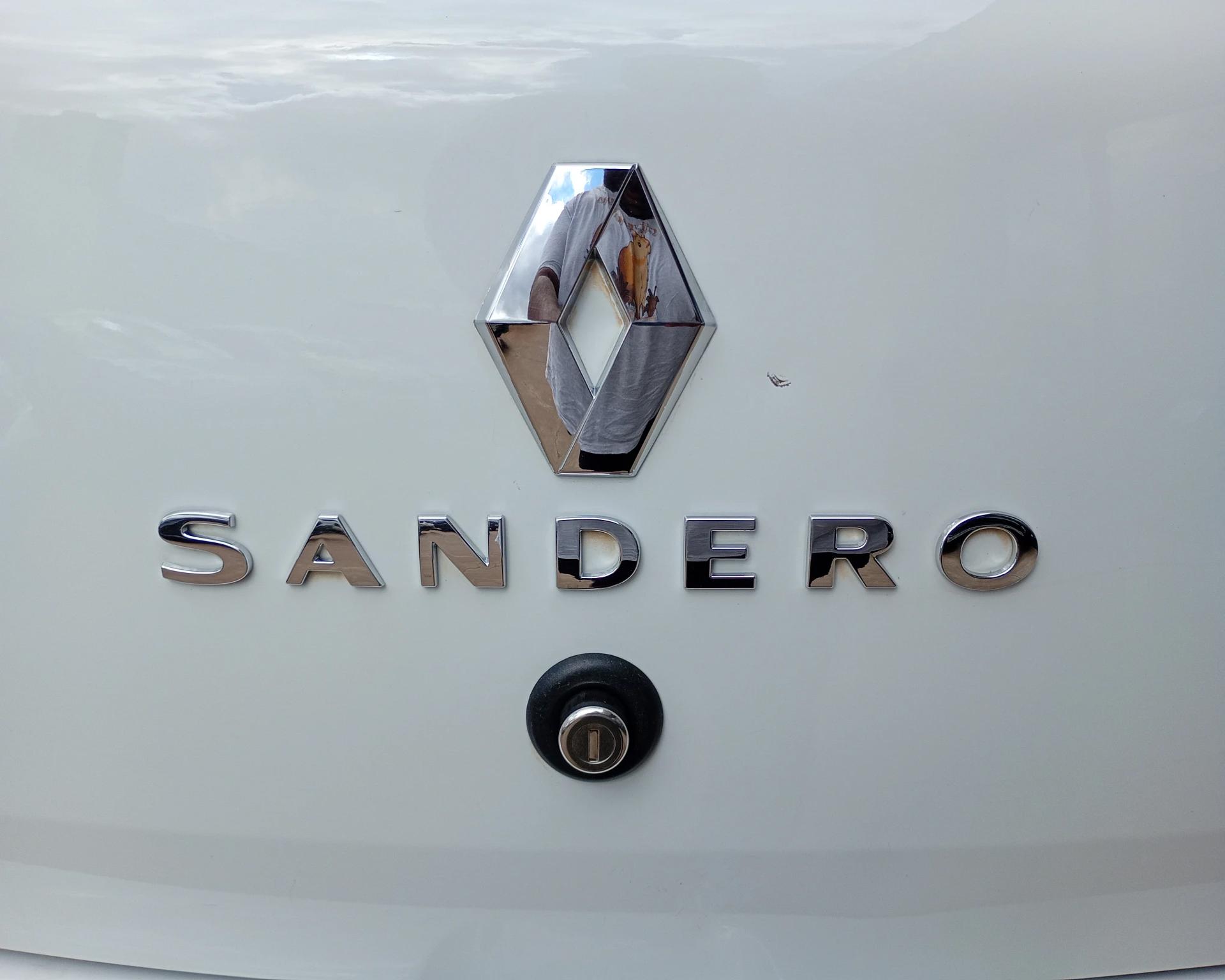 RENAULT Sandero - Foto