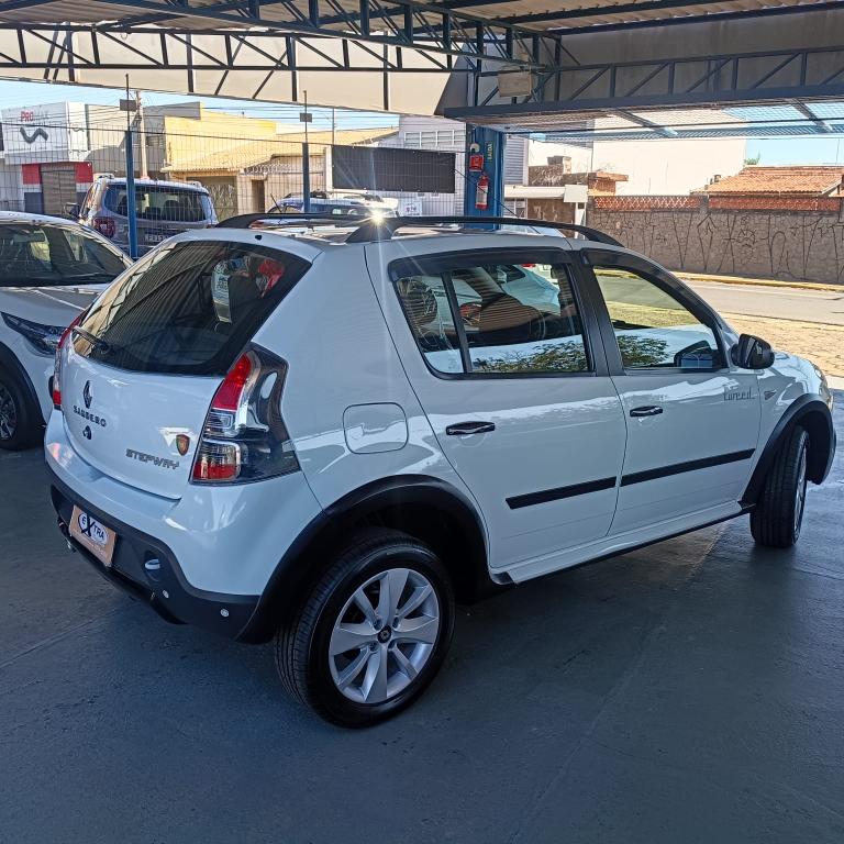 RENAULT Sandero - Foto