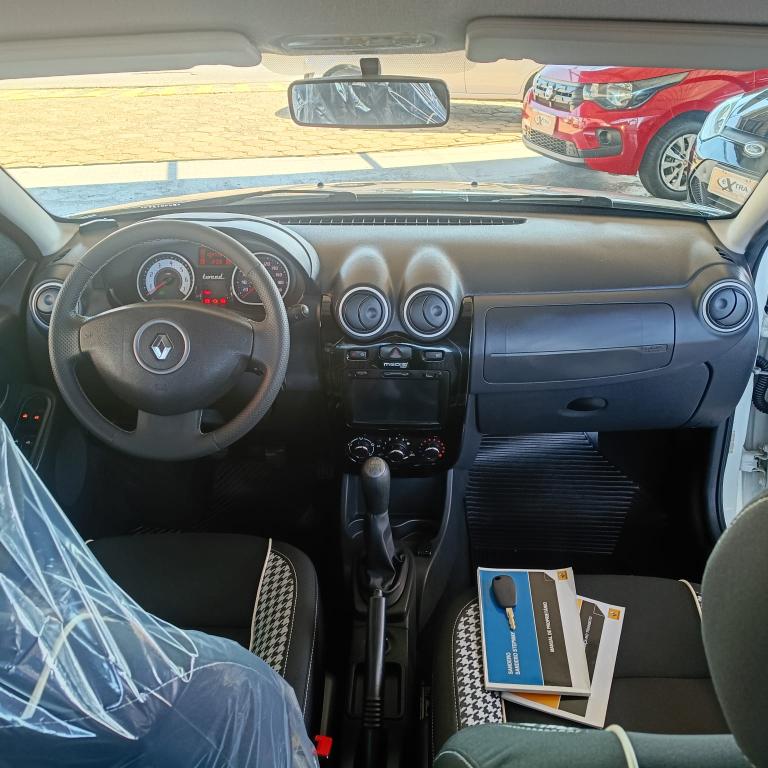 RENAULT Sandero - Foto