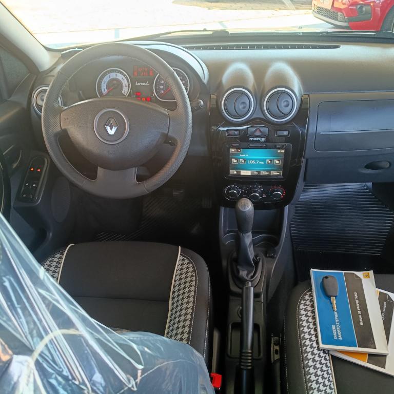 RENAULT Sandero - Foto