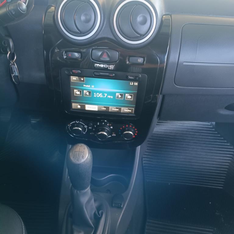 RENAULT Sandero - Foto
