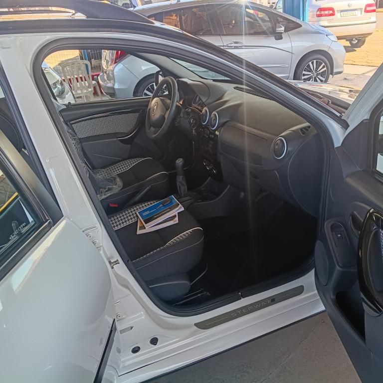 RENAULT Sandero - Foto