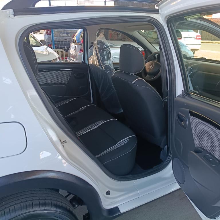 RENAULT Sandero - Foto