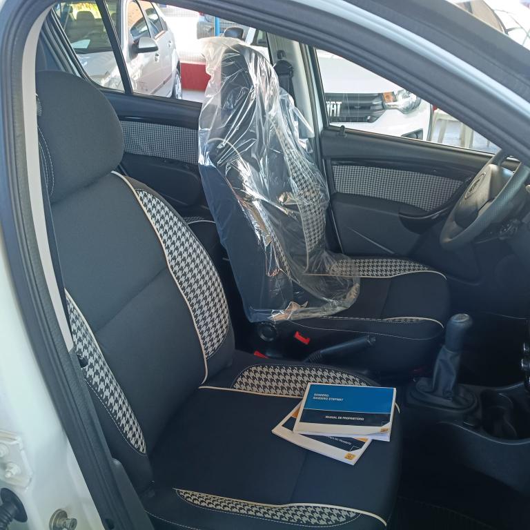 RENAULT Sandero - Foto