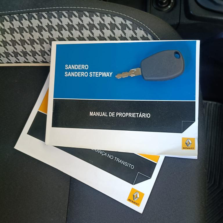 RENAULT Sandero - Foto