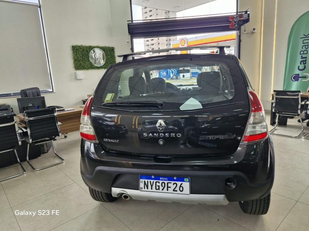 RENAULT Sandero - Foto