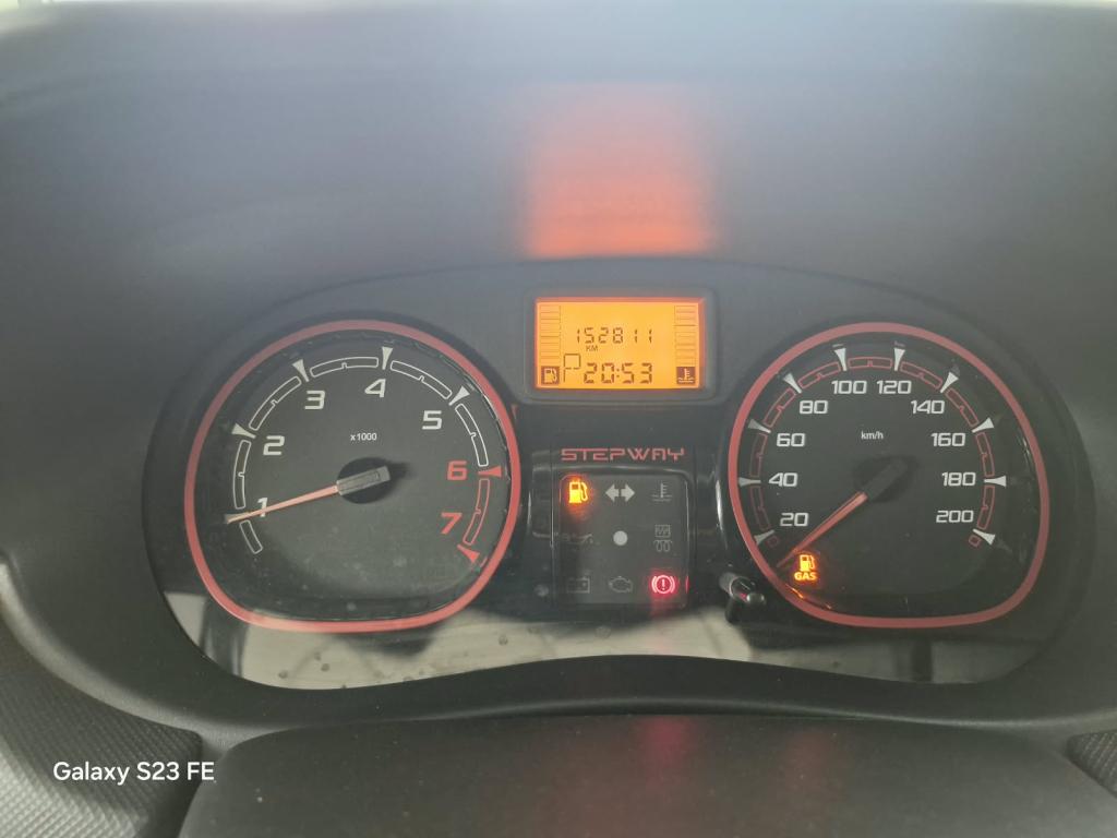 RENAULT Sandero - Foto