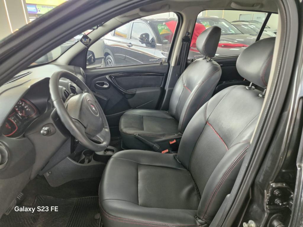RENAULT Sandero - Foto