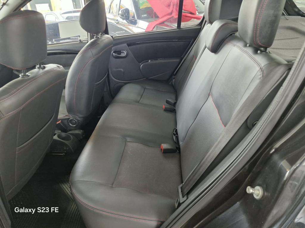 RENAULT Sandero - Foto