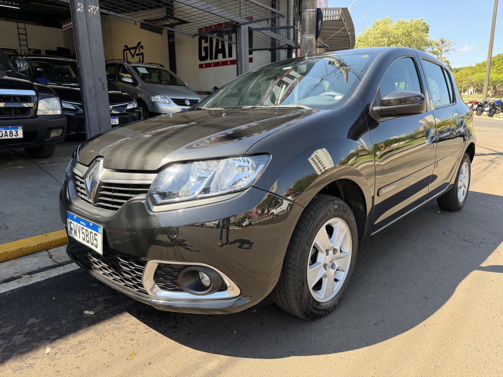 RENAULT Sandero - Foto
