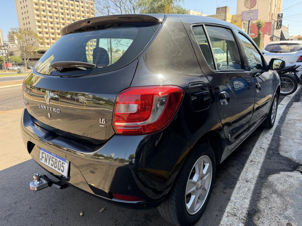 RENAULT Sandero - Foto