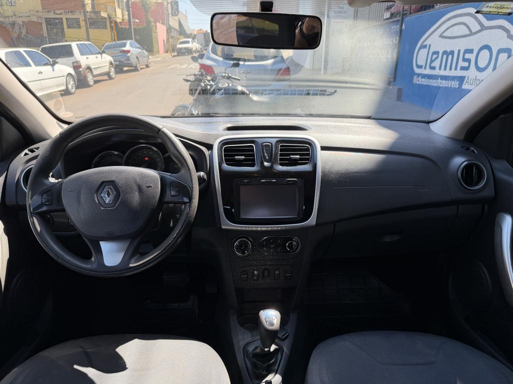 RENAULT Sandero - Foto