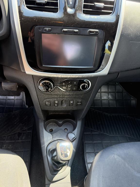 RENAULT Sandero - Foto