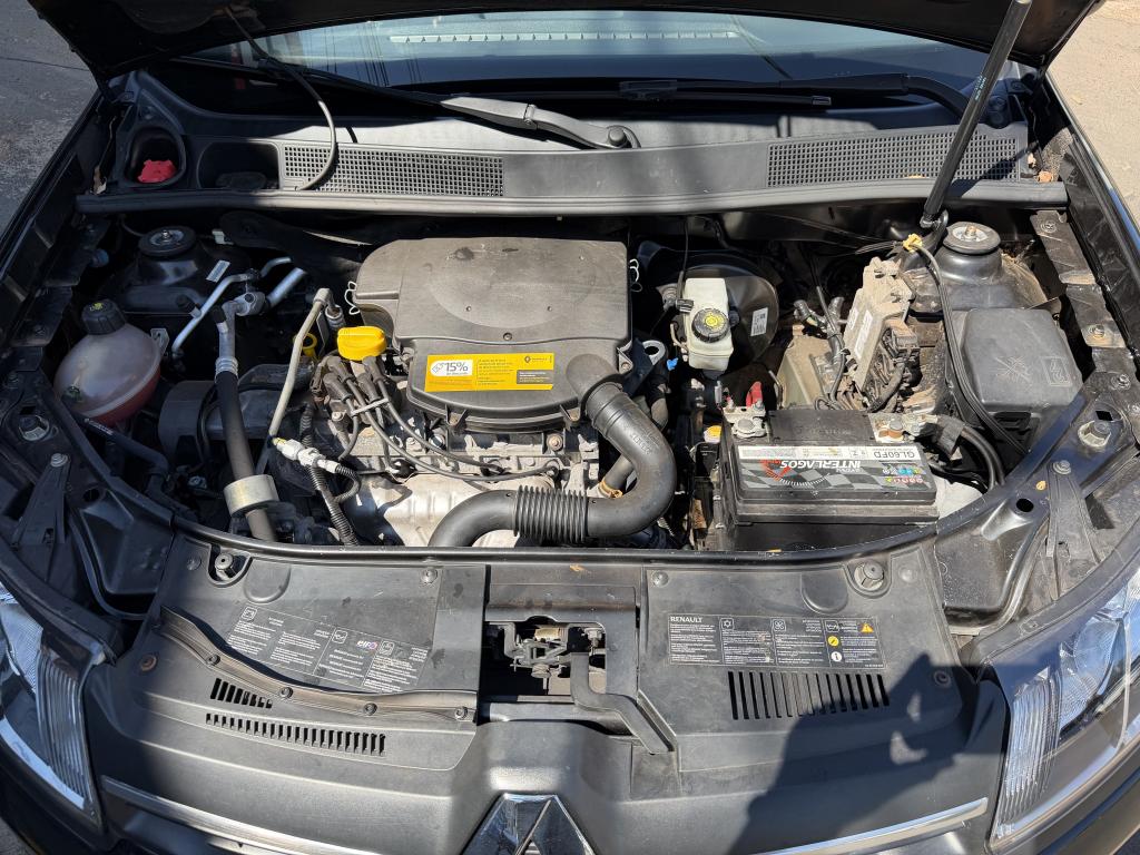 RENAULT Sandero - Foto