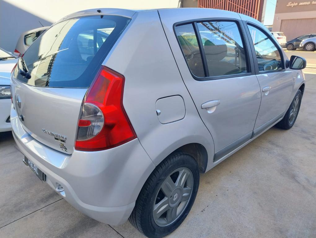 RENAULT Sandero - Foto