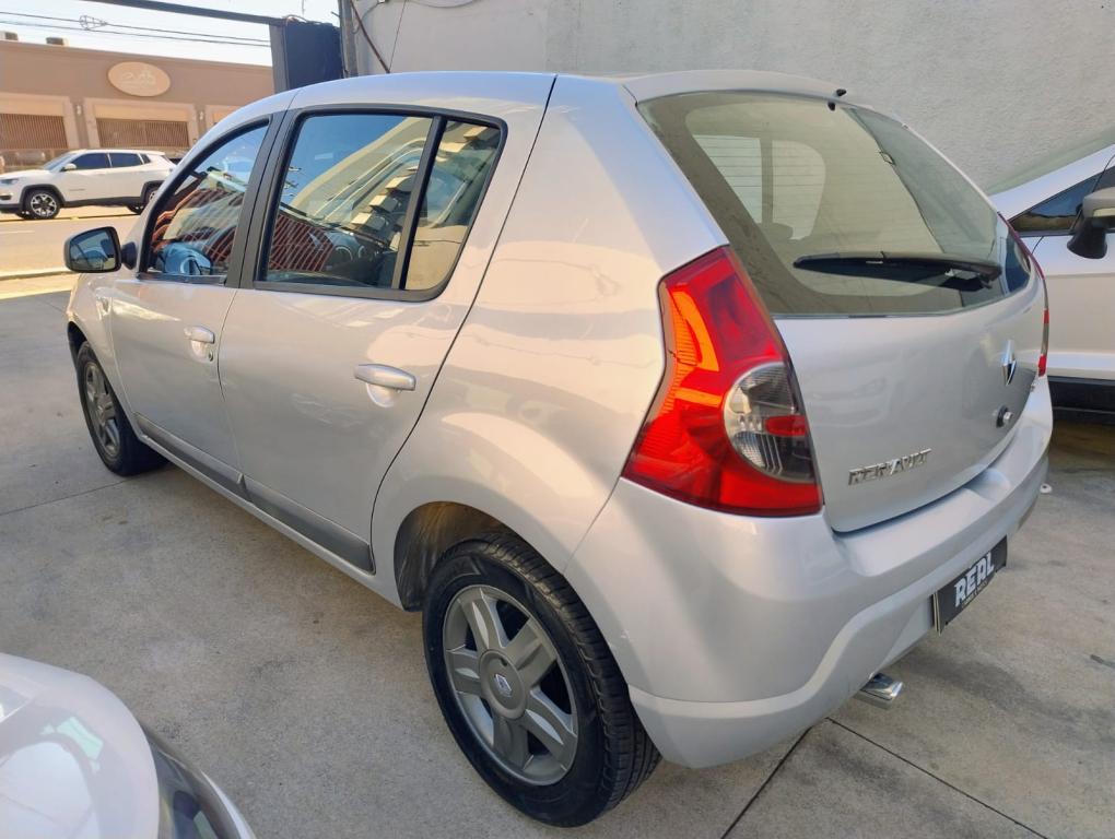 RENAULT Sandero - Foto
