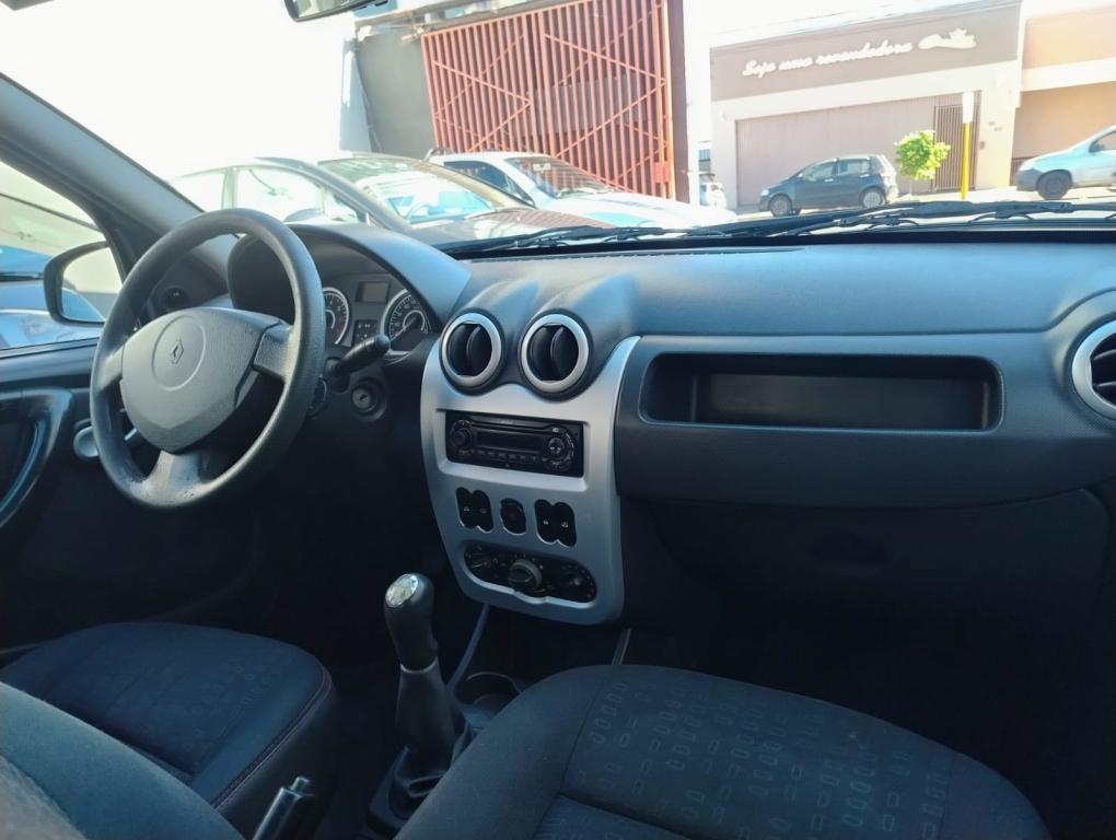 RENAULT Sandero - Foto