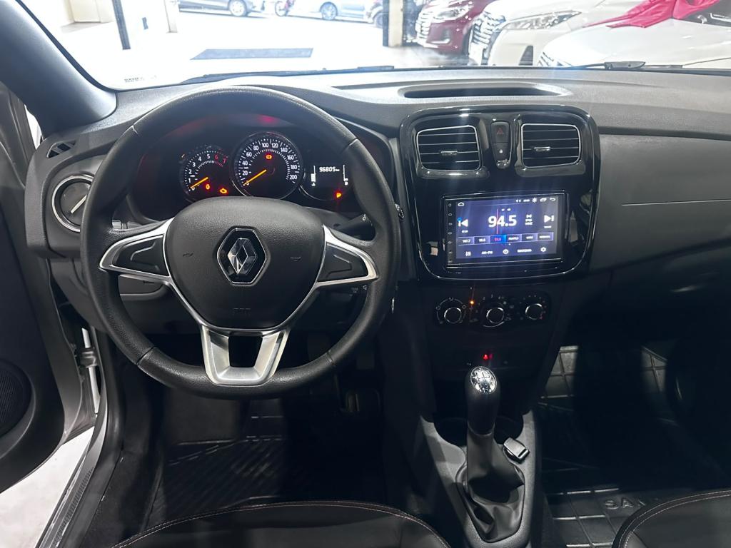 RENAULT Sandero - Foto