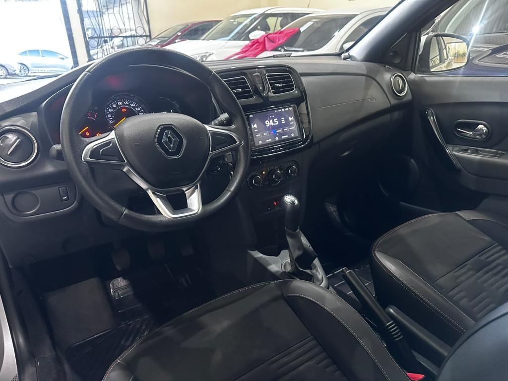 RENAULT Sandero - Foto