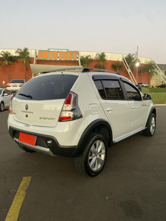 RENAULT Sandero - Foto