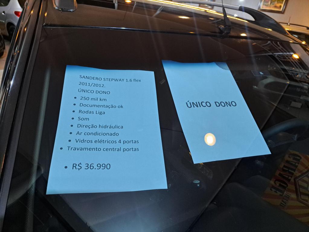 RENAULT Sandero - Foto