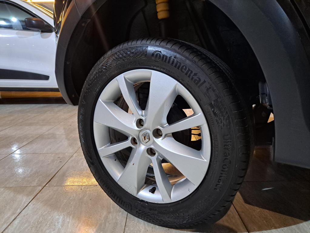 RENAULT Sandero - Foto