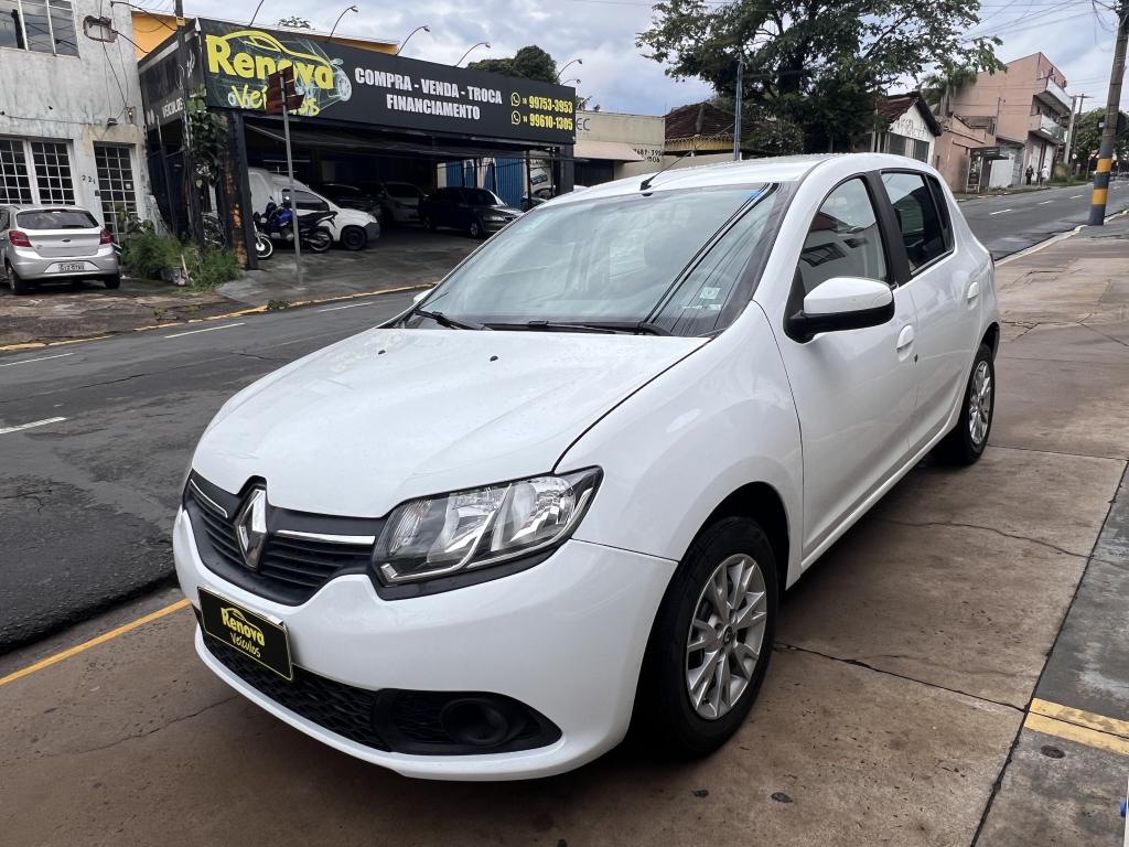 RENAULT Sandero - Foto