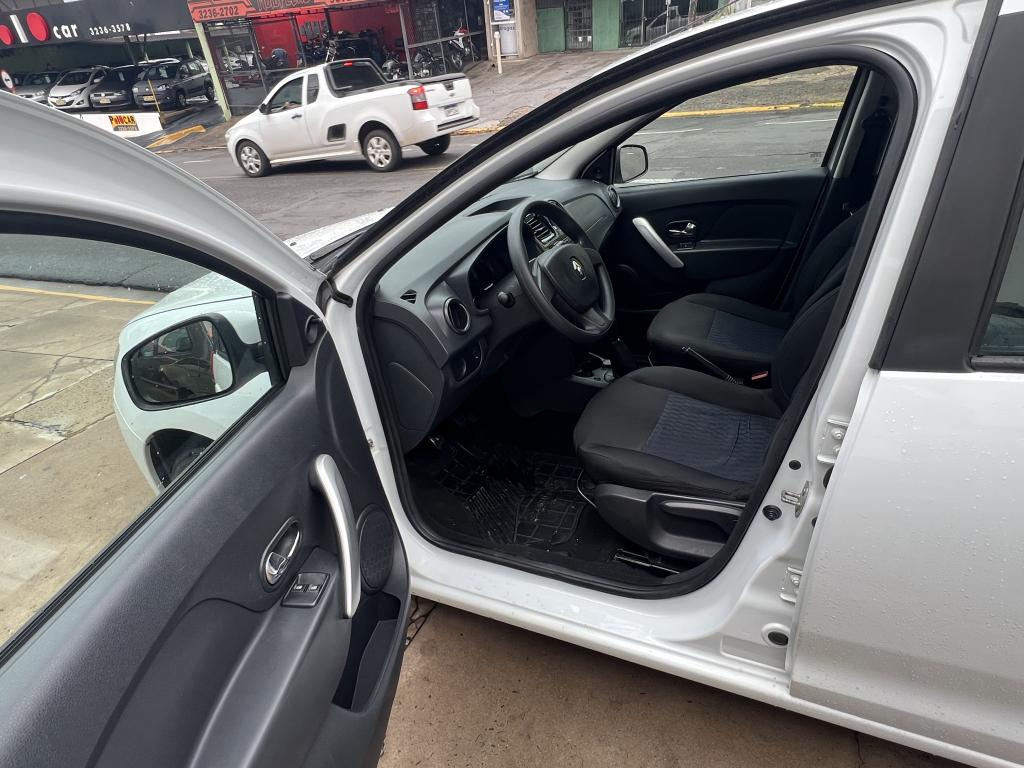 RENAULT Sandero - Foto