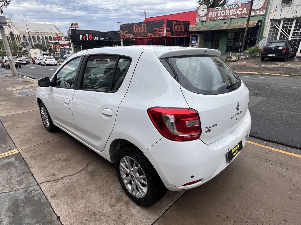 RENAULT Sandero - Foto