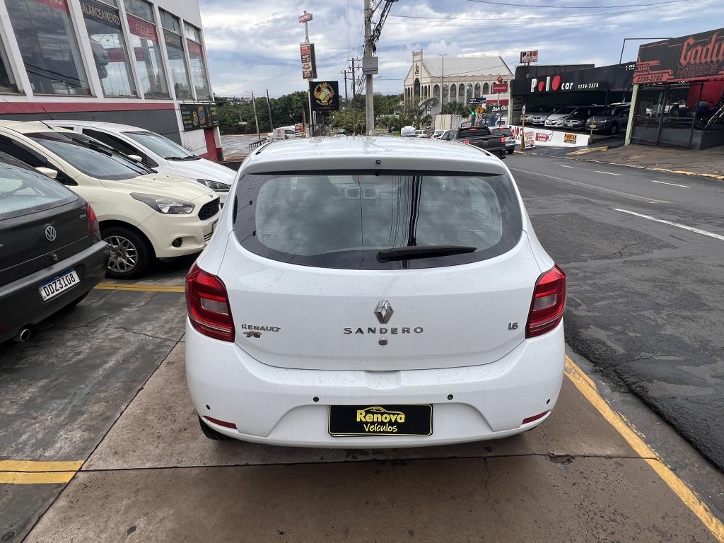 RENAULT Sandero - Foto