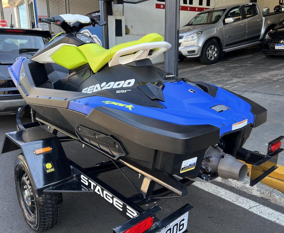 SEA DOO Spark 900 - Foto