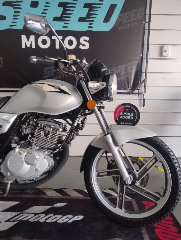 SUZUKI GSR 150 - Foto