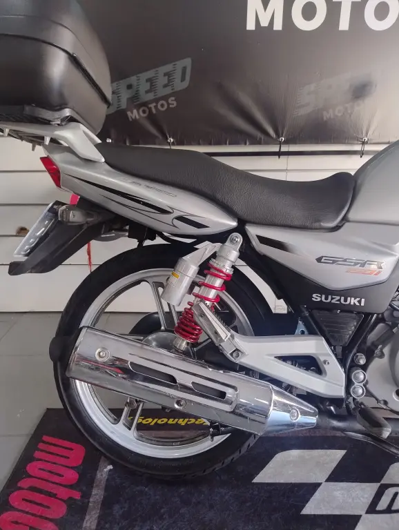 SUZUKI GSR 150 - Foto